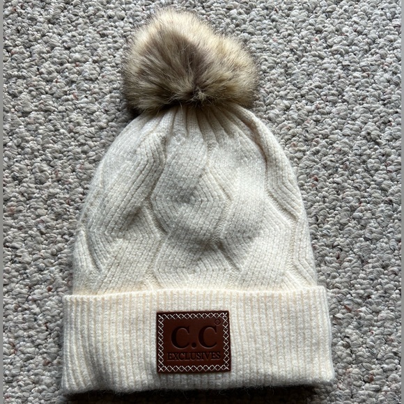 CC Exclusive White Knit Pom-Pom Beanie - Picture 1 of 4